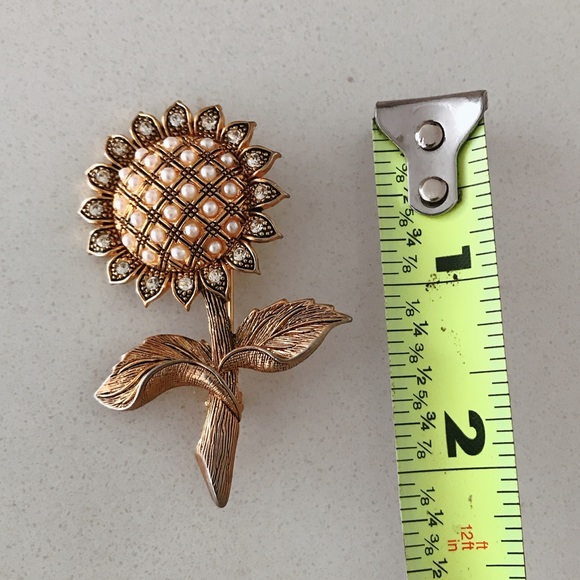 Vintage pearly sunflower brooch - Picture 3 of 5